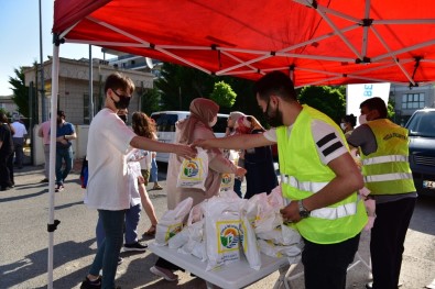 Tuzla Belediyesi'nden YKS'ye Giren Ögrencilere Hediye