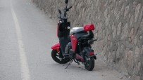 Yeni Aldigi Elektrikli Bisikleti Otomobille Çarpisan Sahis Yaralandi