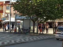 YKS Sinavi Için Sabah Erken Saatlerde Otobüs Kuyruguna Girdiler