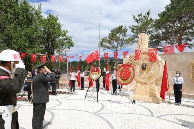 Atatürk'ün Sivas'a Gelisinin 102. Yil Dönümü Ilk Adim Anitinda Kutlandi