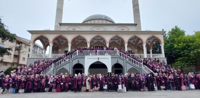 Bursa Ilahiyat Çinari Yeni Mezunlarla Büyümeye Devam Ediyor