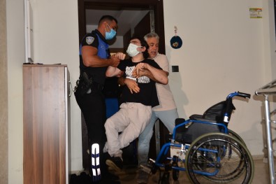 Engelli Sehit Çocugunu Sinava Polisler Götürdü