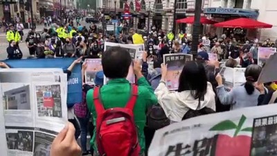 Hong Kong'da Yayin Yapan Apple Daily Gazetesinin Kapatilmasi Londra'da Protesto Edildi