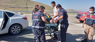 Kazada Araçta Sikisan Sürücüyü Itfaiye Ekipleri Kurtardi