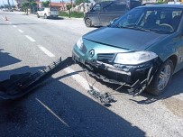 CAMİİ - Otomobil Tir Ile Çarpisti, Sans Eseri Yaralanan Olmadi