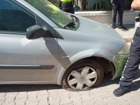 DİREKSİYON - Park Halindeki Araca Çarpip Takla Atti Açiklamasi 1 Yarali