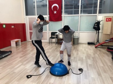 Spor Egitimleri Otizmli Çocuklarin Yasama Tutunmasini Sagliyor
