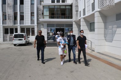 Taksi Ile Zorla Kaçirilmak Istenilen Genç, Polisin Dikkati Sayesinde Kurtuldu