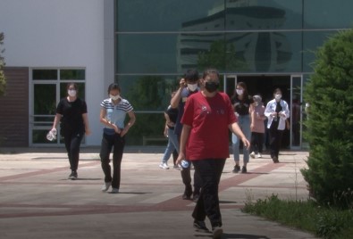 YKS'nin 2. Oturumu Sona Erdi Açiklamasi Kimi Kolay, Kimi Ise Zor Dedi