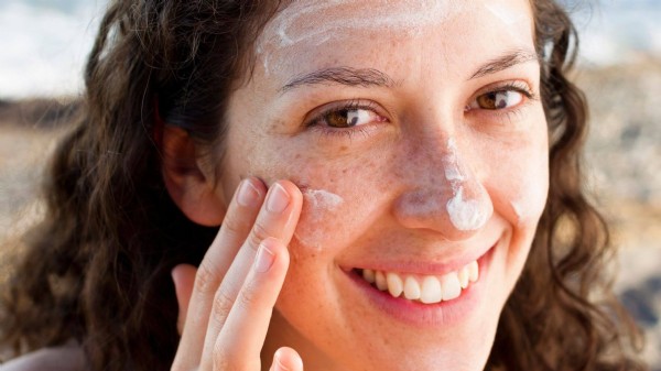 Güneş kremi seçimi nasıl yapılmalıdır? Güneş Kremi Neden Kullanılmalıdır? Doğru Güneş Kremi Seçimi