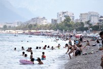 KUZEY AFRIKA - Antalya'da Termometreler 41 Dereceyi Gösterdi, Vatandas Denize Kostu