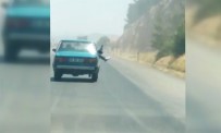  ADANA  - Bacaklarini Otomobilin Camindan Sarkitarak Yolculuk Yapti