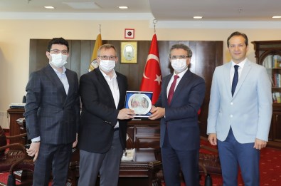 Bassavci Karabacak, Rektör Tabakoglu'na Veda Ziyaretinde Bulundu