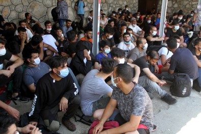 Fethiye'de 120 Kaçak Göçmen Tekneye Biner Binmez Yakalandi