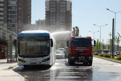 Izmir'de Elektrikli Otobüs Alev Alev Yandi