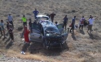 DİREKSİYON - Karaman'da Sarampole Yuvarlanan Otomobil Takla Atti Açiklamasi 10 Yarali