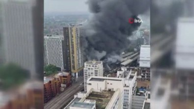 Londra'da Tren Istasyonunda Korkutan Yangin