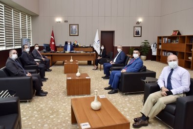 Manisa CBÜ Yabanci Diller Yüksekokulu Yeniden Akredite Edildi