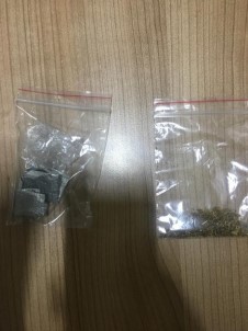 Paket Içine Sakladigi Uyusturucuyu Bekçiler Buldu