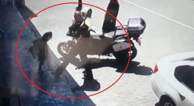Polisin Ayagina Basan Kiz Çocugunun Ilginç Görüntüsü Kamerada