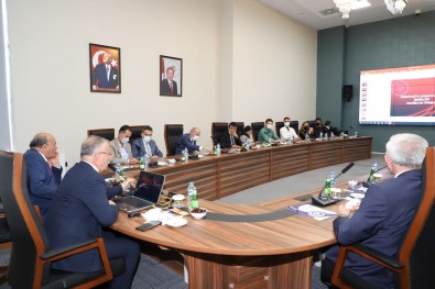 Rektör Levent, Kamu Sanayi Isbirligi Kapsaminda Yürütülen Faaliyetler Ile Ilgili Bilgilendirme Sunumu Yapti