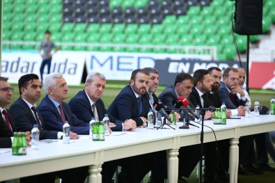 Sakaryaspor, Transfer Ettigi Futbolcularla Sözlesmeleri Imzaladi
