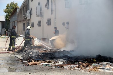 Sanayi Sitesindeki Atik Yangini Korkuttu