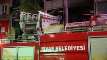 Sivas'ta Alisveris Merkezinde Çikan Yangin Bir Is Yerinde Hasara Yol Açti