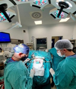 Yaklasik 8 Yildir Parkinson Hastasi PAÜ'de Uyanik Islem Ile Sagligina Kavustu