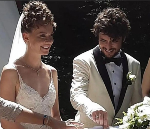 Taner Ölmez ile Ece Çeşmioğlu evlendi!