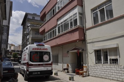 72 Yasindaki Evsiz Adam Otel Odasinda Ölü Bulundu