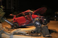 BÜLENT ECEVIT - Adana'da Otomobil Refüjdeki Agaca Çarpti Açiklamasi 2 Yarali