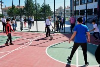 FUAT GÜREL - Akbas, Ögrencilerle Futbol Oynadi