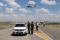 EMNIYET KEMERI - Aksaray'da Jandarma Trafik Kurali Ihlallerini Helikopterle Denetledi