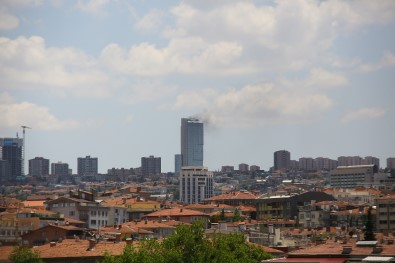 Ankara'da 35 Katli Bir Binada Yangin Çikti