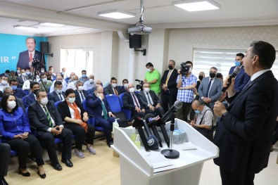 Bakan Varank Açiklamasi Bizim Bakanimiz Müsilaj Temizlerken IBB Baskani Antep'e Gitmis Baklava Açiyor