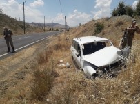 YENIKÖY - Diyarbakir'da Seyir Halindeki Otomobil Kaza Yapti, Sürücü Yaralandi
