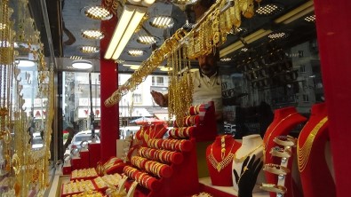 Diyarbakir'daki Kuyumcu Esnafindan Vatandaslara Uyari Açiklamasi 'Ucuz Altin Yok, Sahtekarlik Vardir'