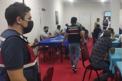 Izmir'de 111 Kisiye Kumar Oynarken Suçüstü