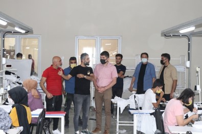 Kaymakam Kayabasi'ndan Tekstil Fabrikasina Ziyaret