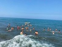 ZONGULDAK VALİSİ - Kdz. Eregli Belediye Plaji Yogun Ilgi Görüyor