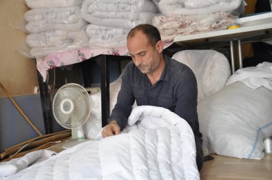(ÖZEL) 90'Li Yillarin Siyasetçilerini Bu Adam Isitti