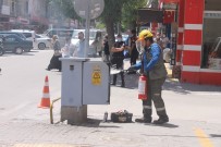 ELEKTRİK KESİNTİSİ - Trafo Yanginini Elektrik Sirketi Görevlileri Söndürdü