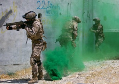 Terör operasyonları için eğitim alan ilk kadın astsubay göreve hazır