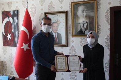 Egitimini Tamamlayan Ögrencilere Hafizlik Ve Tesekkür Belgeleri Verildi