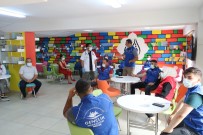 Gönüllü Gençler, Gençlik Merkezinde Asilandilar