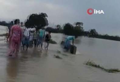 Hindistan'da Yildirim Düstü Açiklamasi 11 Ölü, 6 Yarali