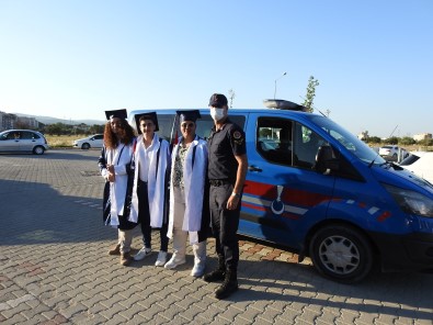 Jandarmadan Ögrencilere Mezuniyet Jesti