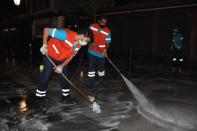 Kusadasi Belediyesi'nin Hijyen Savasçilarindan Normallesme Mesaisi