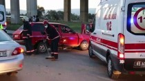 Manisa'da Iki Otomobilin Çarpistigi Kazada 3'Ü Çocuk 6 Kisi Yaralandi